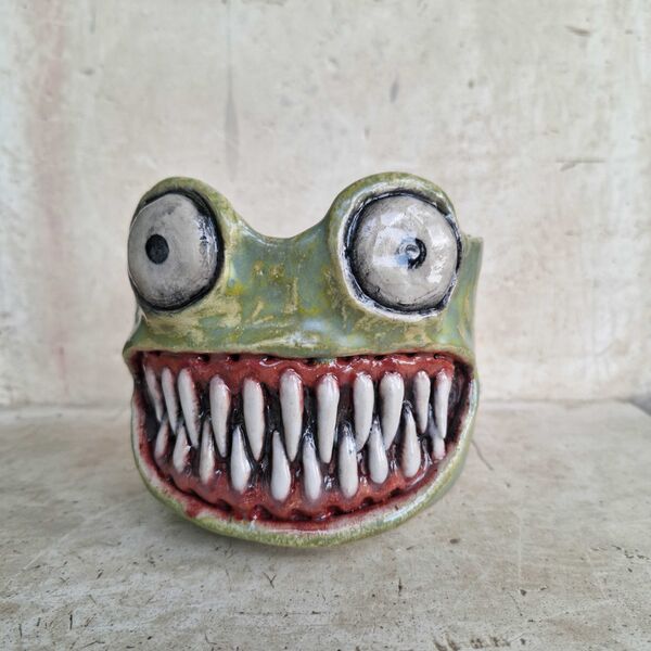 Irvistävä ruukku silmillä